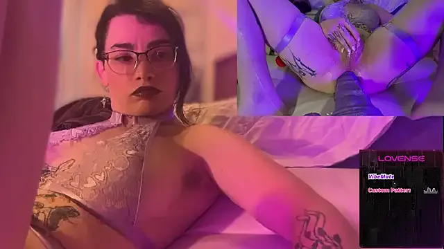 NaughtyNinaX – webcam model profile photo Image 6