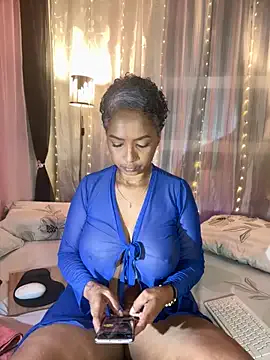 Noya – webcam model profile photo Image 13