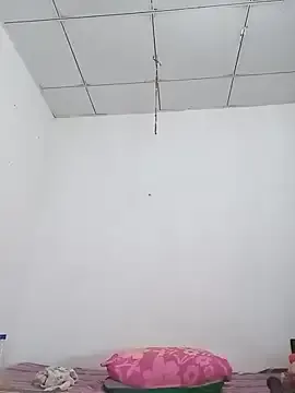 LauraCaruso – webcam model profile photo Image 11