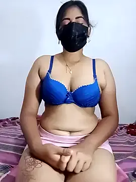 LauraCaruso – webcam model profile photo Image 12