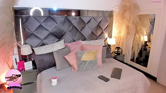 preetypeach – webcam model profile photo Image 11