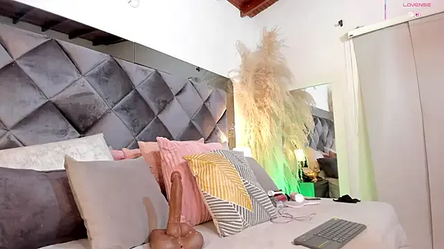 preetypeach – webcam model profile photo Image 12