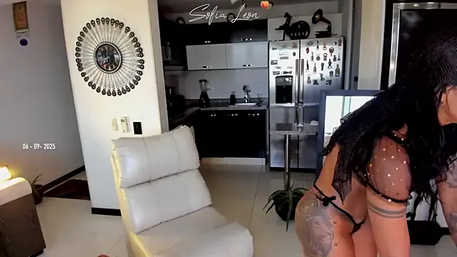 EllyJames – webcam model profile photo Image 12