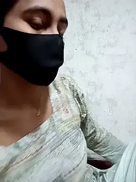 AmyBelmontt – webcam model profile photo Image 2