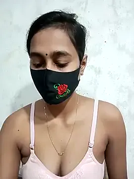 AmyBelmontt – webcam model profile photo Image 3