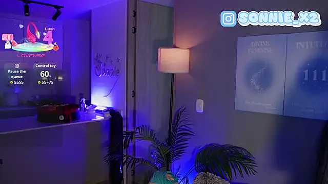 YaraDavis – webcam model profile photo Image 15