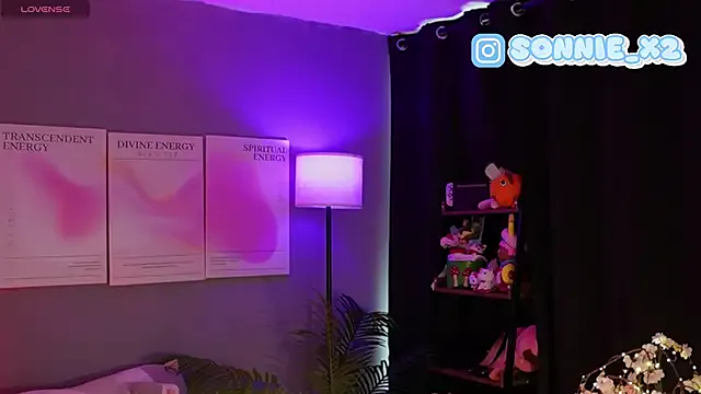 YaraDavis – webcam model profile photo Image 17