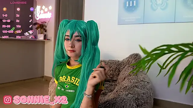 YaraDavis – webcam model profile photo Image 4