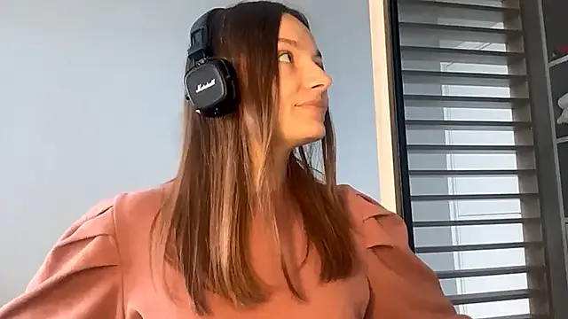 GreciaMorgan – webcam model profile photo Image 2