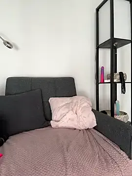 Olsuh – webcam model profile photo Image 19