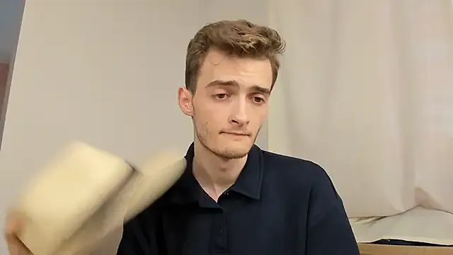 AmyBelmontt – webcam model profile photo Image 2