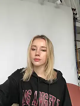 DesiZoya – webcam model profile photo Image 8