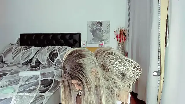 AylaRosell – webcam model profile photo Image 7