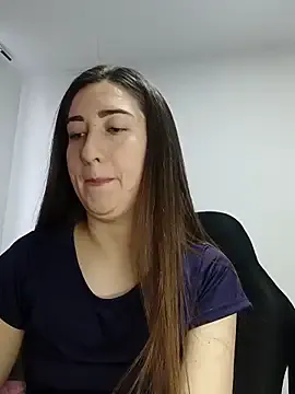 Amylewiss – webcam model profile photo Image 10