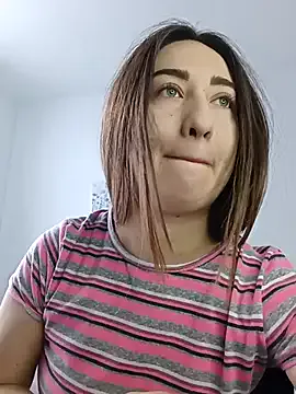 Amylewiss – webcam model profile photo Image 13