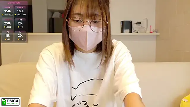 LauraFord – webcam model profile photo Image 7