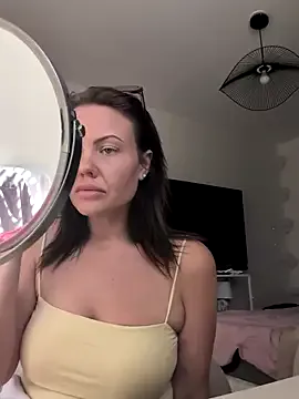 HoneyyBrowny – webcam model profile photo Image 9