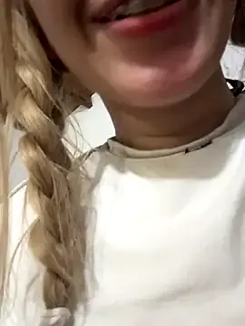 HilaryJans – webcam model profile photo Image 10