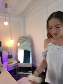 AmyBelmontt – webcam model profile photo Image 4