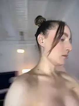 AmyBelmontt – webcam model profile photo Image 8