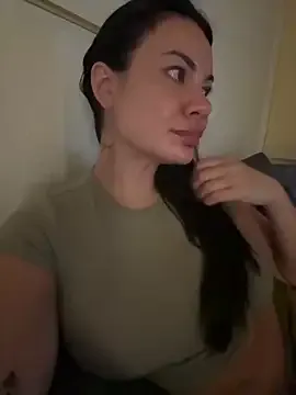 LillyPark – webcam model profile photo Image 2