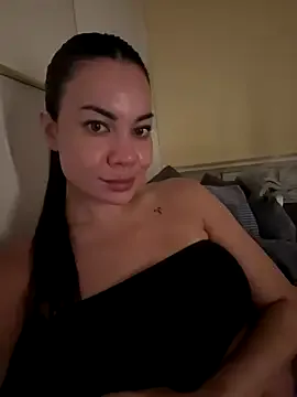 LillyPark – webcam model profile photo Image 3