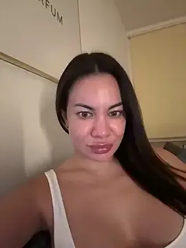 LillyPark – webcam model profile photo Image 4