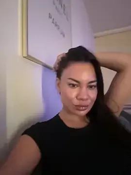 LillyPark – webcam model profile photo Image 5