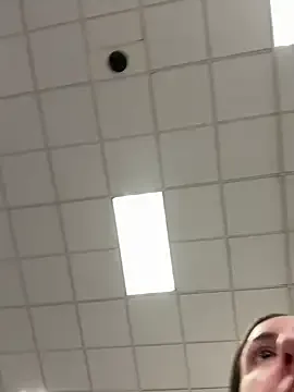 AmyBelmontt – webcam model profile photo Image 4