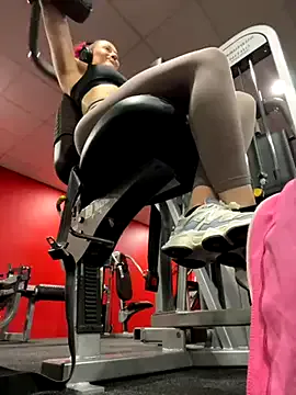 AbrilSilva – webcam model profile photo Image 2