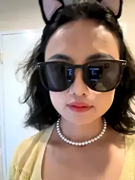 CassieGil – webcam model profile photo Image 2