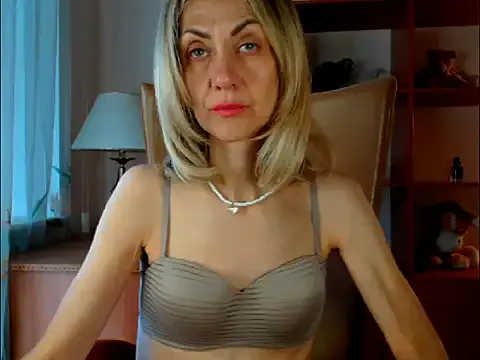 ChloeeGill – webcam model profile photo Image 13