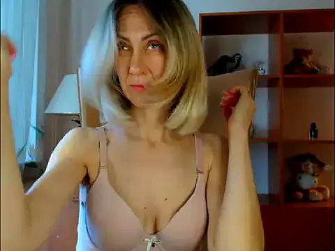 ChloeeGill – webcam model profile photo Image 2