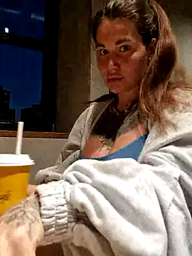 AbrilSilva – webcam model profile photo Image 9