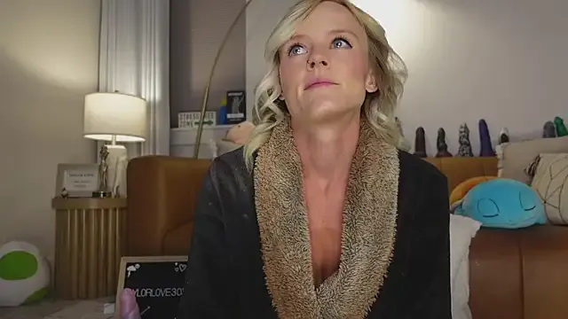 VivianWilson – webcam model profile photo Image 2