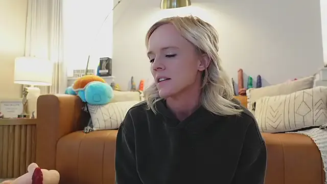 VivianWilson – webcam model profile photo Image 8