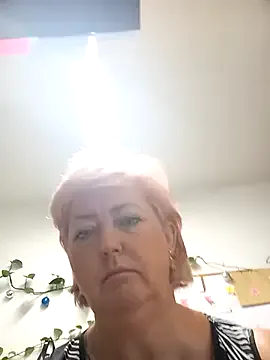 KaraNoir – webcam model profile photo Image 6