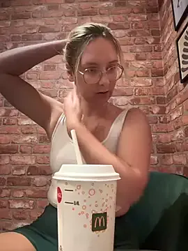 IsabellaSanz – webcam model profile photo Image 10