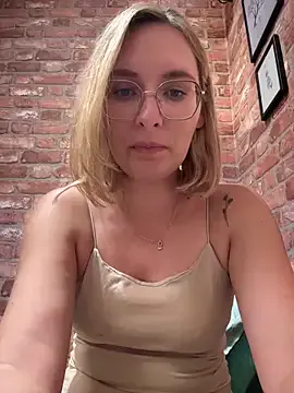 IsabellaSanz – webcam model profile photo Image 2