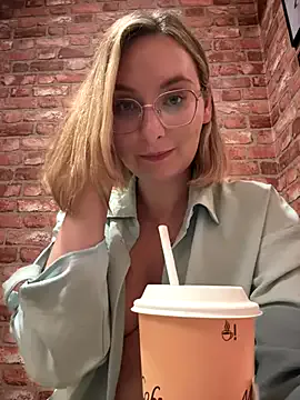 IsabellaSanz – webcam model profile photo Image 3