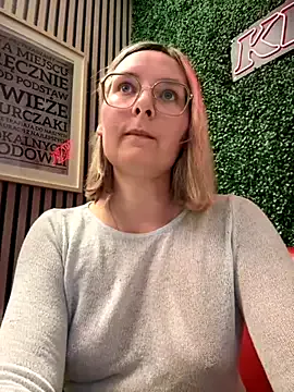 IsabellaSanz – webcam model profile photo Image 6