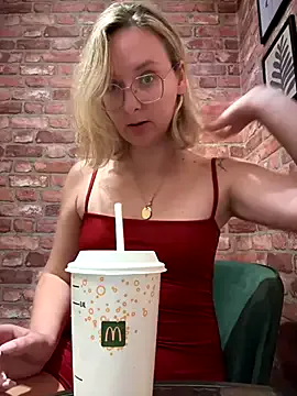 IsabellaSanz – webcam model profile photo Image 9