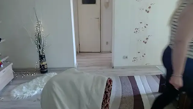 MartinaBrwn – webcam model profile photo Image 11