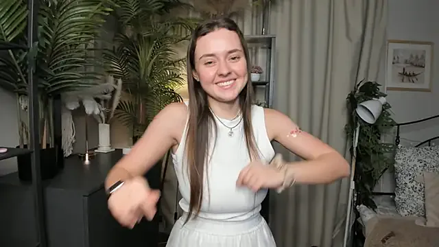 AmyBelmontt – webcam model profile photo Image 2