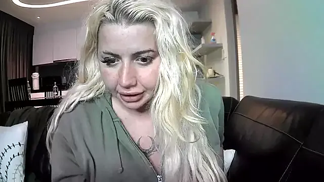 IrisWain – webcam model profile photo Image 15