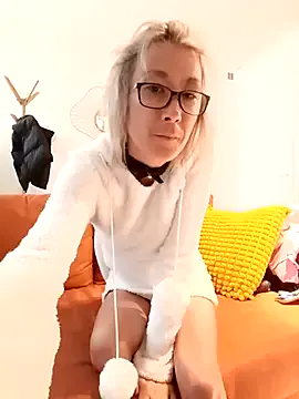 KaraNoir – webcam model profile photo Image 13