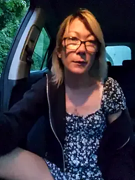 KaraNoir – webcam model profile photo Image 2