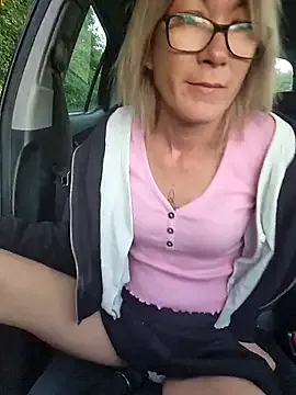 KaraNoir – webcam model profile photo Image 3