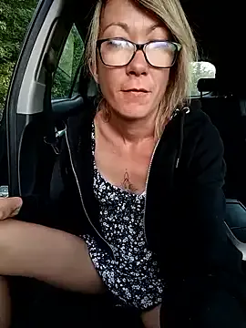 KaraNoir – webcam model profile photo Image 4