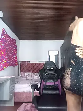 queen_sophie_m – webcam model profile photo Image 7